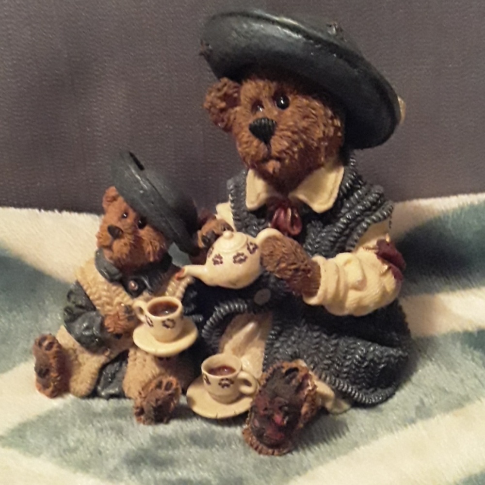 Boyd's Bears "Fine Cup of Tea" figurine
